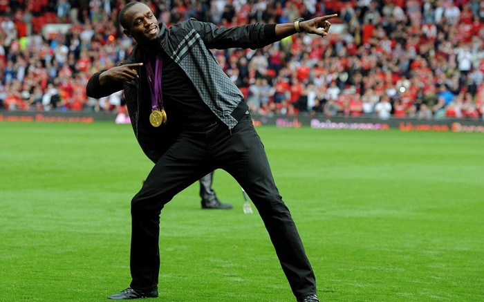 'Tia chớp đen' Usain Bolt đến cổ vũ trận đấu sân nhà đầu tiên của Man United ở mùa giải này...